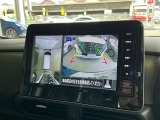空から見たような映像で駐車ができるアラウンドビューモニター。ひと目でわかるセンサーに前後の衝突被害軽減ブレーキ付き。
