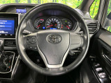 【純正革巻きステアリング】上質な革を使用することで、手にしっかり馴染みとても運転しやすいハンドルです♪