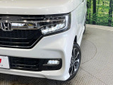 【LEDヘッドライト】悪天候や夜間走行時も良好な視界を確保し安心して運転できる高輝度LEDヘッドライトを装備!点灯速度が早く、消費電力も抑えられています。