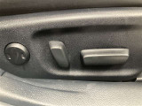 パワーシート搭載。微妙な調整が手軽にでき、ピッタリのポジションで運転することが可能です。