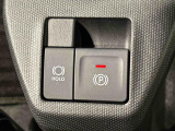 指先だけで簡単に操作が可能な電動パーキングブレーキを採用。「HOLD」スイッチを押すと、渋滞や信号待ちなどでブレーキペダルから足を離しても、ブレーキを保持するので安心です