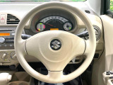 インテリアに合わせたデザインのステアリングは、運転される方のことも考え、運転しやすい形状、大きさです。是非一度、実際に触ってお確かめください。