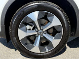 5-Yスポーク 7.5J&times;19インチ ダイヤモンドカット/マットグラファイト 235/50R19サイズのミシュランを装着