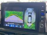 【マルチビューカメラシステム】専用のカメラにより、上から見下ろしたような視点で360度クルマの周囲を確認することができます☆死角部分も確認しやすく、狭い場所での切り返しや駐車もスムーズに行えます。