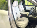 運転席シート廻りは使用感も少なく、良好な状態となっています。前オーナー様が丁寧に使っていたことがよくわかりますね。