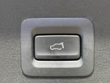 【パワーバックドア】スマートキーや運転席のボタンを押すだけでリアゲートが自動で開閉します!荷物を持っている時や、高い位置にあるバックドアを閉める際に便利な機能です♪