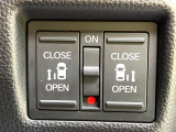 【両側パワースライドドア】スマートキーや運転席のスイッチで後席両側スライドドアの開閉が可能♪電動だから力を入れてドアを開ける必要が無く、小さなお子様でも簡単に開け閉めでき快適です♪