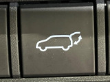 【パワーバックドア】スマートキーや運転席のボタンを押すだけでリアゲートが自動で開閉します!荷物を持っている時や、高い位置にあるバックドアを閉める際に便利な機能です♪