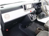 助手席目線です!足元が広くストレスの少ない車内空間を過ごすことができます!