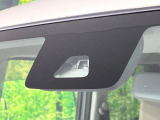 【スマートアシスト】走行中に前方の車両等を認識し、衝突しそうな時は警報とブレーキで衝突回避と被害軽減をアシスト。より安全にドライブをお楽しみいただけます。