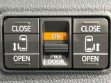 【両側パワースライドドア】スマートキーや運転席のスイッチで後席両側スライドドアの開閉が可能♪電動だから力を入れてドアを開ける必要が無く、小さなお子様でも簡単に開け閉めでき快適です♪