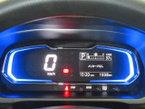 燃費のいい運転をするとイルミネーションがブルーからグリーンへ変化します。楽しくエコドライブできます。