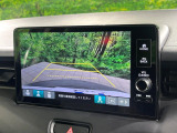 【バックカメラ】駐車時に後方がリアルタイム映像で確認できます。大型商業施設や立体駐車場での駐車時や、夜間のバック時に大活躍!運転スキルに関わらず、今や必須となった装備のひとつです!