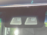 【スマートアシスト】走行中に前方の車両等を認識し、衝突しそうな時は警報とブレーキで衝突回避と被害軽減をアシスト。より安全にドライブをお楽しみいただけます。