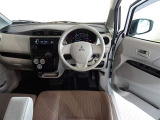 視界良好、操作しやすい運転席です。