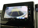 バックガイドモニターで、後方を確認しながら安心して駐車することができます。運転初心者も熟練者も必須の機能ですよ!