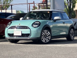 高年式!走行少ない!新車保証付!弊社レンタカー登録デモカー!クラッシックトリム!17インチアルミ!タッチパネル式HDDナビ!バックカメラ!ステアリングヒーター!ACC!