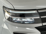 【LEDヘッドライト】現代の主流のライト。明るい光が瞬時に立ち上がり、必要な場所を均一に照らします。寿命も長く省エネで、スタイリッシュなデザインです♪