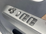 【電動格納ミラー】サイドミラーは電動格納式となっており、狭い駐車場でもキズがつくリスクを抑えられます。