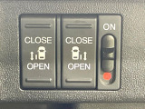 【両側パワースライドドア】スマートキーや運転席のスイッチで後席両側スライドドアの開閉が可能♪電動だから力を入れてドアを開ける必要が無く、小さなお子様でも簡単に開け閉めでき快適です♪