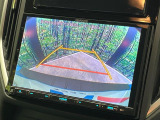 【バックカメラ】駐車時に後方がリアルタイム映像で確認できます。大型商業施設や立体駐車場での駐車時や、夜間のバック時に大活躍!運転スキルに関わらず、今や必須となった装備のひとつです!