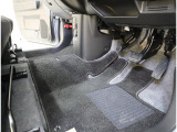 クリーニング済みフロアマット付き☆多少の使用感はありますが、この程度なら許容範囲という方には初期費用が浮いて嬉しいPOINT!