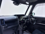 ダイハツのお店では、ダイハツ車を知り尽くしたプロフェッショナルが、専用の診断機器を使って各システムを点検しております。