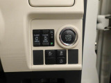 プッシュボタンスタート:かばんやポケットからキーを取り出さなくても携帯してブレーキを踏んでボタンを押せばエンジンスタート。乗車から発進までがスムーズです。