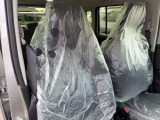 毎日過ごす運転席は要チェック。シートのへたり・擦れ、視界のイメージまで伝わる重要ポイント。
