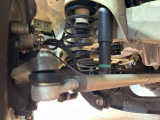 お車を安心してお乗りいただく為には、足回りの定期点検が欠かせません。サービスサポート(有償保証)では無料点検もご提供しており、安心のカーライフをお過ごしいただけるサポート体制が整っています。
