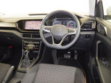 輸入車ならではの、細部まで作り込まれた、洗練されたデザインです。運転席からの視界は、店頭にてお客様ご自身の目でお確かめください.