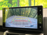 【バックカメラ】駐車時に後方がリアルタイム映像で確認できます。大型商業施設や立体駐車場での駐車時や、夜間のバック時に大活躍!運転スキルに関わらず、今や必須となった装備のひとつです!