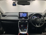 運転中でも自分がクルマの一部であると感じられるほどの一体感があり、フィットした操作感がよりドライブを充実させますよ。