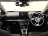 シンプルながら機能性あふれる運転席廻りです。視界性もよく、運転しやすいですよ。