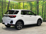 高透明度のガラス皮膜で撥水はもちろん、上質なツヤ・光沢を実現。紫外線や酸性雨から大切な愛車を保護し、色あせ・劣化を防止。「弾スプラッシュコート」、「弾プリミッサコート」からお選びいただけます。