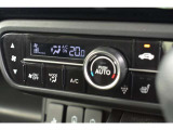 オートエアコンのお車ですので室内の温度をスムーズに調整してくれます♪