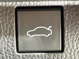 【パワーバックドア】スマートキーや運転席のボタンを押すだけでリアゲートが自動で開閉します!荷物を持っている時や、高い位置にあるバックドアを閉める際に便利な機能です♪