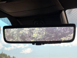 【デジタルインナーミラー】後席の大きな荷物や同乗者で後方が確認しづらい時でも安心!カメラが撮影した車両後方の映像をルームミラー内に表示。クリアな視界で状況の確認が可能です!