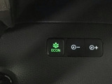 ★ECONスイッチ★ エコドライブを加速しよう!スイッチをONにすると、運転の仕方によるロスを抑え込み燃費をよくするようクルマが頑張ります(*^ー^*)燃費向上にチャレンジ♪