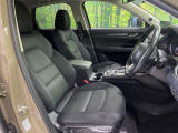 運転席シート廻りは使用感も少なく、良好な状態となっています。前オーナー様が丁寧に使っていたことがよくわかりますね。
