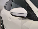 【BMWミラー】視認性の高いスタイリッシュなミラー。自動防眩機能も付いており夜間のドライビングをサポートします。