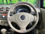 インテリアに合わせたデザインのステアリングは、運転される方のことも考え、運転しやすい形状、大きさです。是非一度、実際に触ってお確かめください。