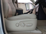 パワーシート搭載。微妙な調整が手軽にでき、ピッタリなポジションで運転することが可能です。