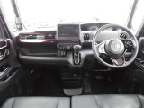 見通しのよいすっきりとした視界で、運転のしやすさは疲れにくさにも繋がりますよ♪