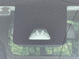 【トヨタセーフティセンス】走行中に前方の車両等を認識し、衝突しそうな時は警報とブレーキで衝突回避と被害軽減をアシスト。より安全にドライブをお楽しみいただけます。