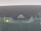 【プリクラッシュセーフティ】前方の車両等を検知し、衝突しそうな時は警報で注意を促し、ブレーキを踏む力をサポート。ブレーキを踏めなかった場合は衝突被害軽減ブレーキが作動、衝突回避をサポートします。