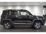 台形のホイールハウスもJeepの特徴。横から見てもJeepだとわかりますね!