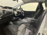 高いホールド性で運転姿勢が安定します。長距離ドライブでも疲れにくいのが魅力です。快適なドライビングライフをお送りください♪