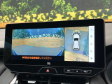 【パノラミックビューモニター】専用のカメラにより、上から見下ろしたような視点で360度クルマの周囲を確認することができます☆死角部分も確認しやすく、狭い場所での切り返しや駐車もスムーズに行えます。
