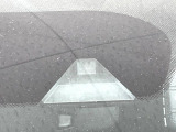 【エマージェンシーブレーキ】走行中に前方の車両等を認識し、衝突しそうな時は警報とブレーキで衝突回避と被害軽減をアシスト。より安全にドライブをお楽しみいただけます。